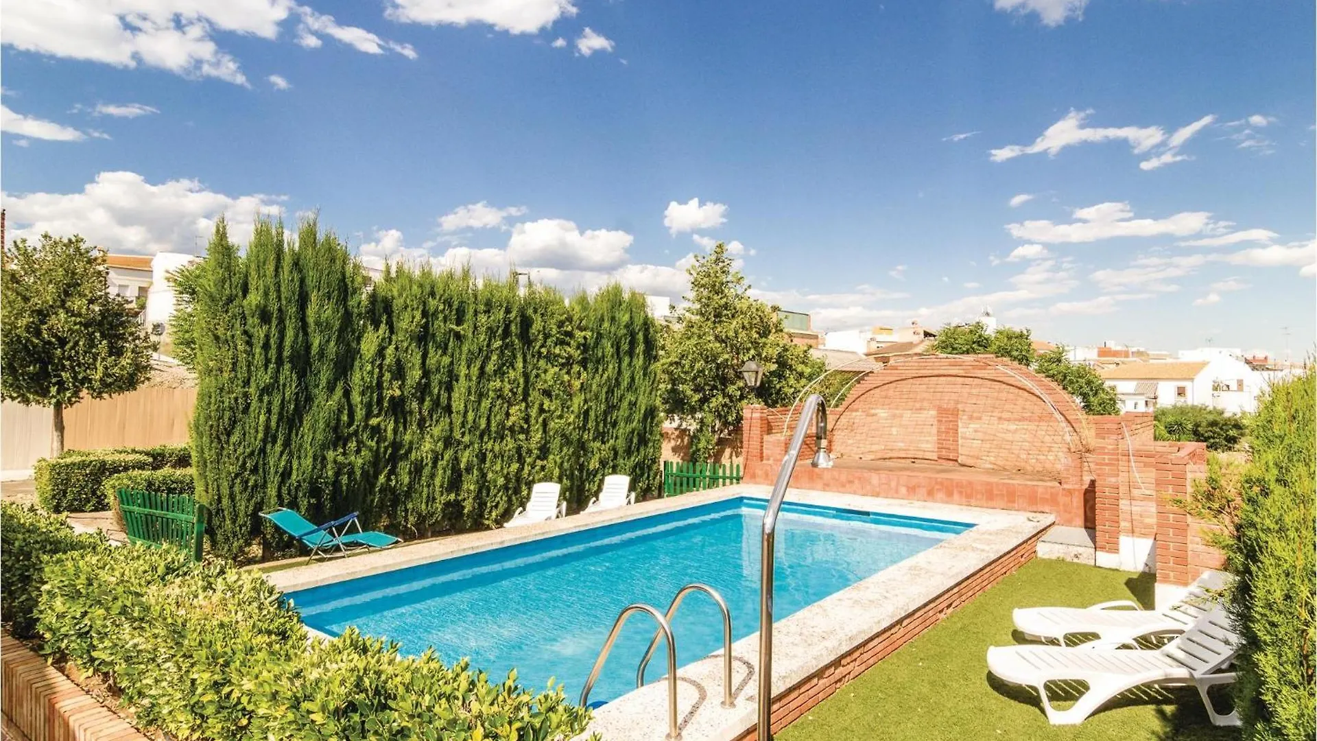 Stunning Home In Hornachuelos With Kitchen España