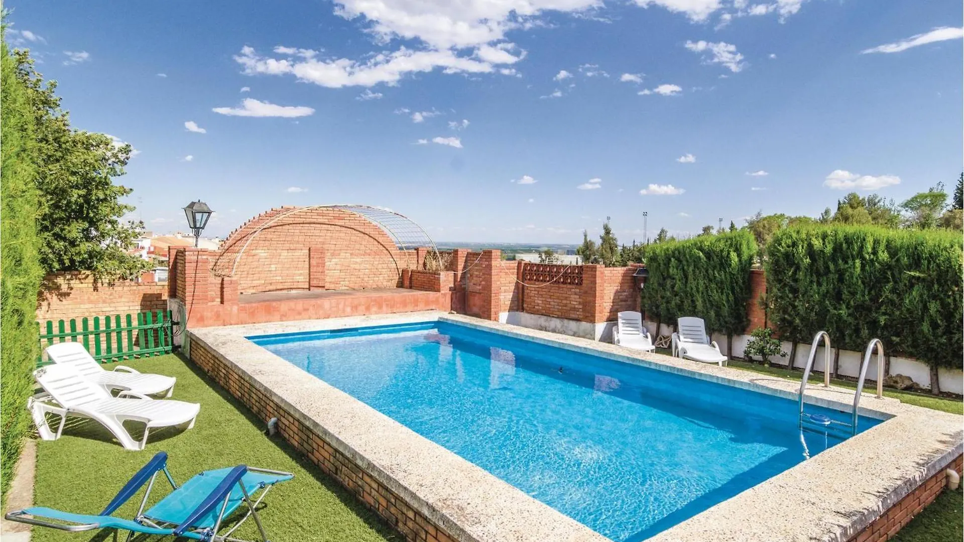 Stunning Home In Hornachuelos With Kitchen 0*,